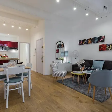 Large One Bedroom Flat In The Old Town * Ницца