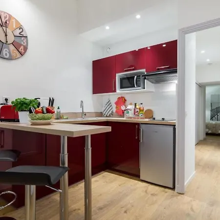 Large One Bedroom Flat In The Old Town ניס