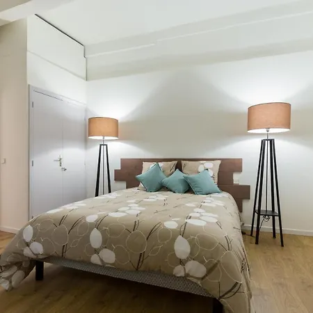 Apartment Large One Bedroom Flat In The Old Town