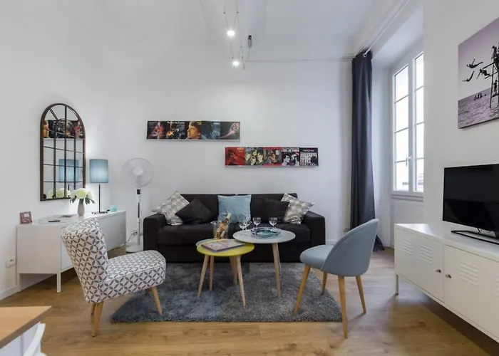 Large One Bedroom Flat In The Old Town * ניס