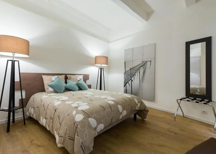 Apartment Large One Bedroom Flat In The Old Town