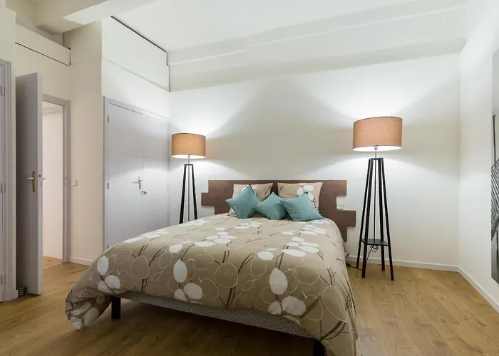 Apartment Large One Bedroom Flat In The Old Town