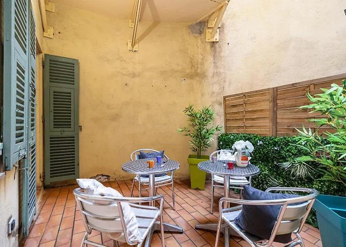 Large One Bedroom Flat In The Old Town Apartment *