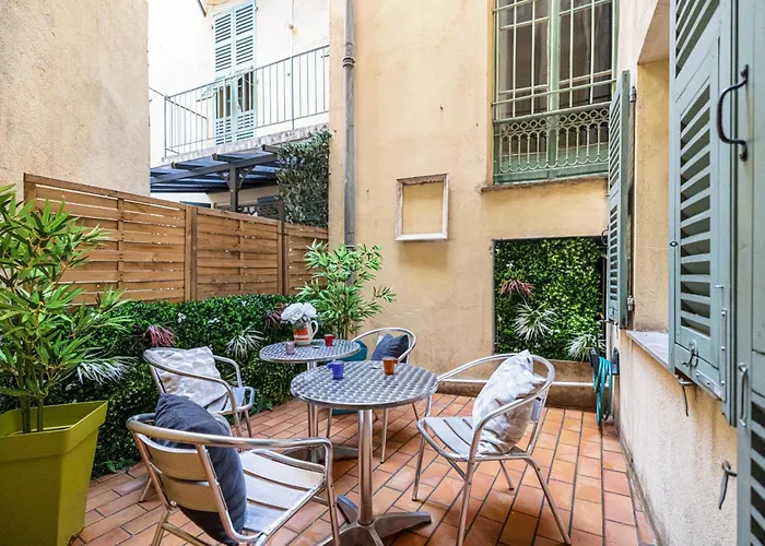 Apartment Large One Bedroom Flat In The Old Town Nice