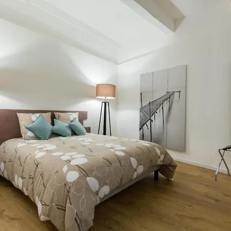 Apartmán Large One Bedroom Flat In The Old Town