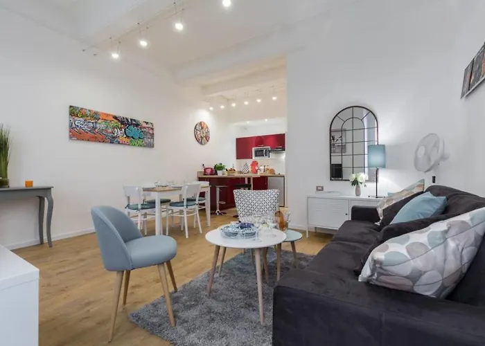 Large One Bedroom Flat In The Old Town 아파트 니스
